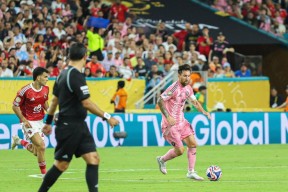 易游体育部门-巴萨惨遭淘汰，梅西双响却无功而返