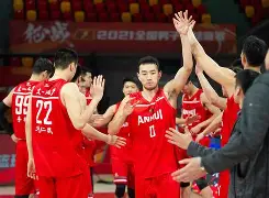 海南男篮取得必胜紧逼榜首，雄心壮志向前迈进