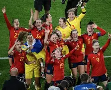 经典超远射远角破门千里赛场惊艳世界(超远距离射门叫什么)