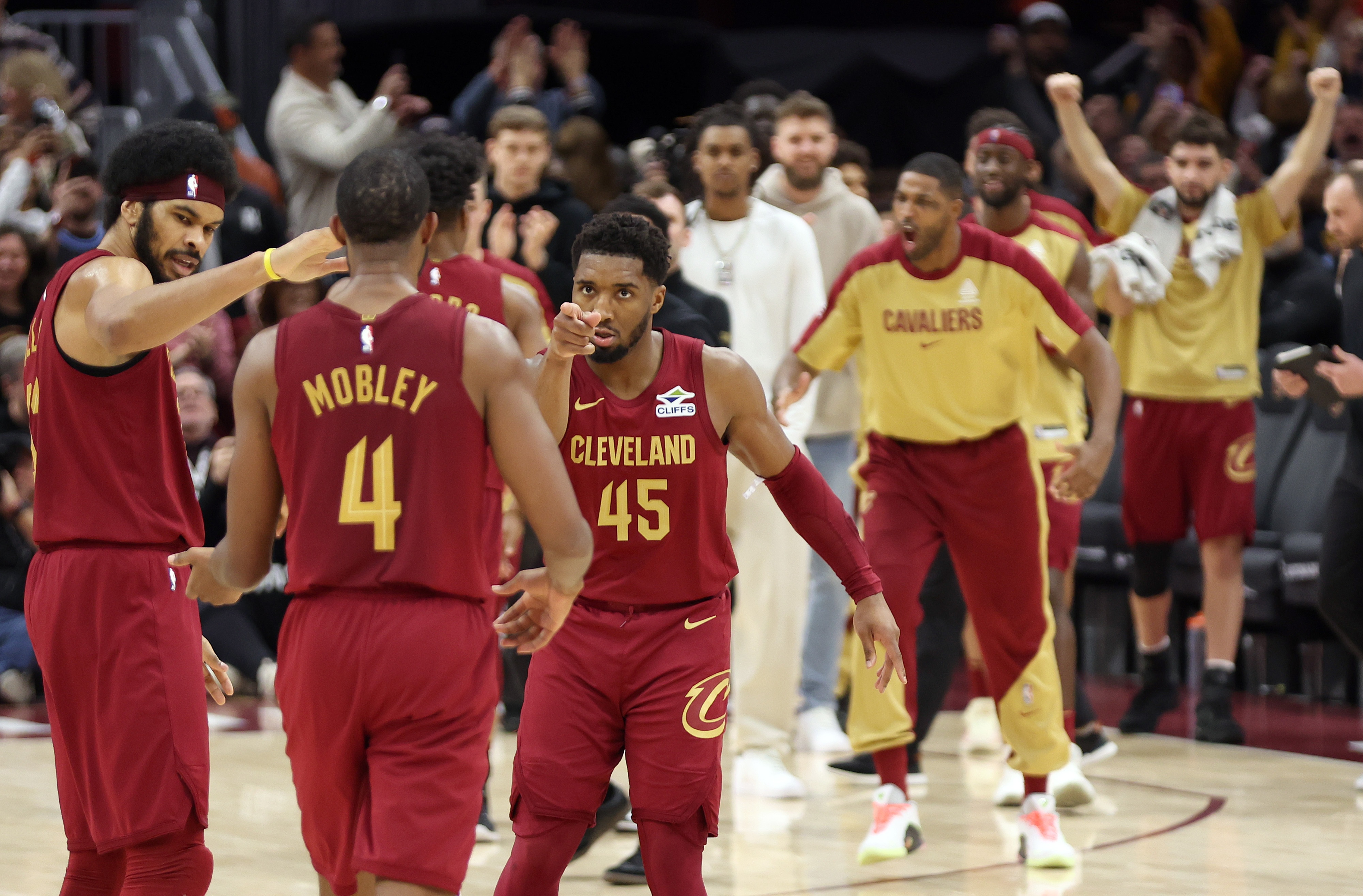 场上默契提升,球队走向胜利不再遥远 场上默契提升,球队走向胜利不再遥远