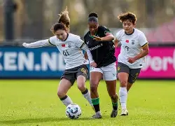 荷兰女足迎来关键比赛豪取胜利(从青涩菜鸟到世界亚军,飞翔的荷兰女足还有未来)